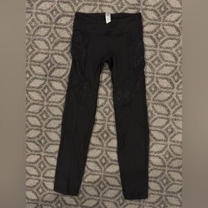 Ivivva girl’s size 10 black leggings with cute design great condition